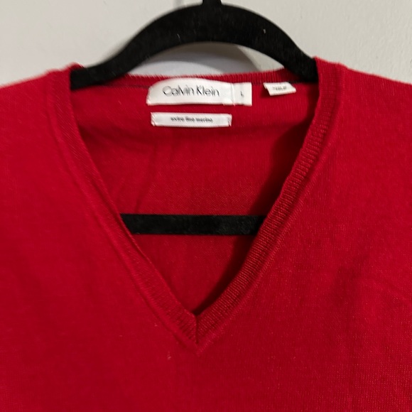 Calvin Klein Extra Fine Merino Wool Men's Red V Neck Sweater - Picture 6 of 12